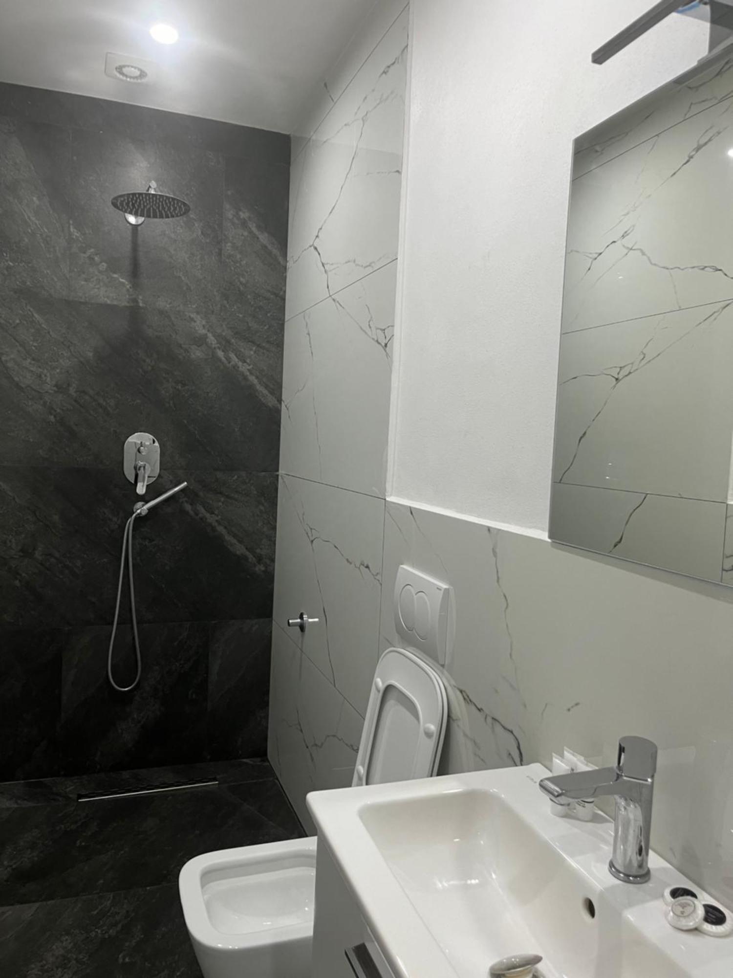 Hotel Luli City Center Дуррес Екстер'єр фото